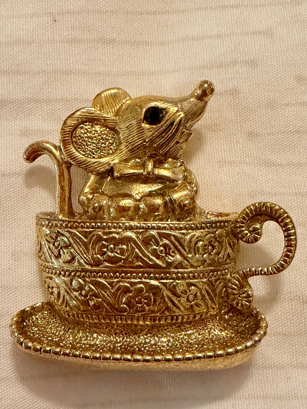 Vintage Gold Mouse Teacup Brooch Figural Cottagecore Coquette Kitsch Pin Whimsy